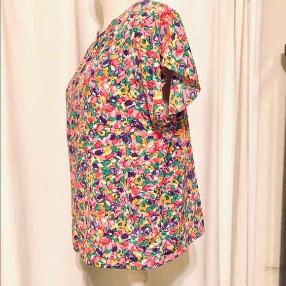 Diversity Multi-Colored Flower Blouse in Large - Picture 6 of 7